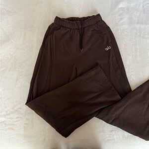 Alo Yoga Accolade Straight Leg Pants